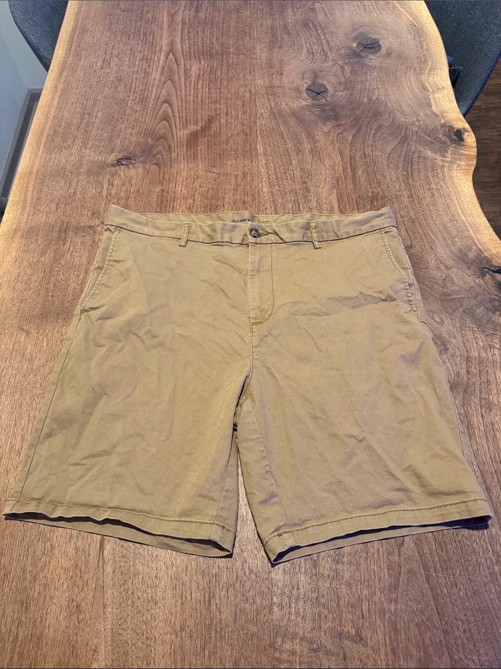 OLD NAVY Slim-Fit Shorts - 40